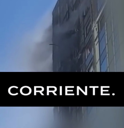 Дрон ударил по высотке в Екатеринбурге: выбиты окна, над зданием дым